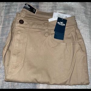 Brand New Hollister high-rise super skinny, stretch pant.